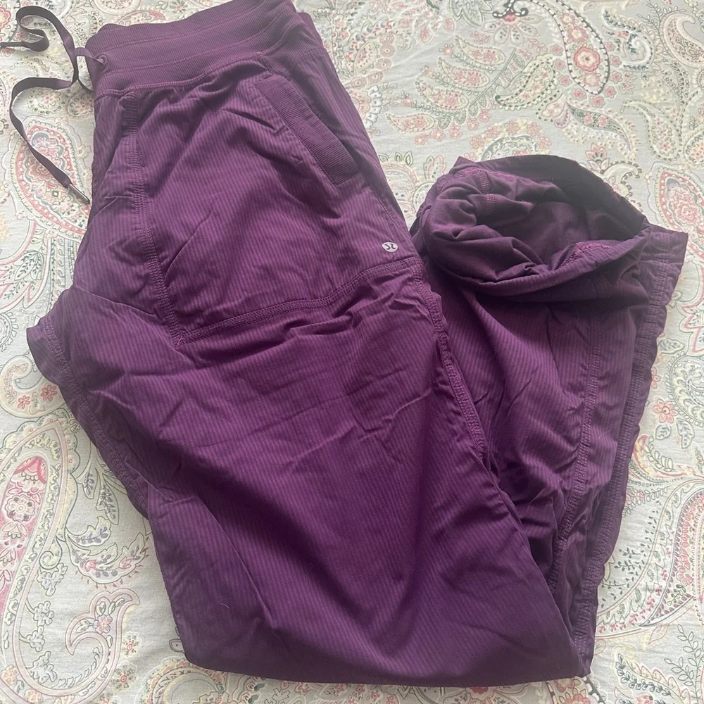 Lululemon Dance Studio Size 10 Lined - Picture 1 of 5